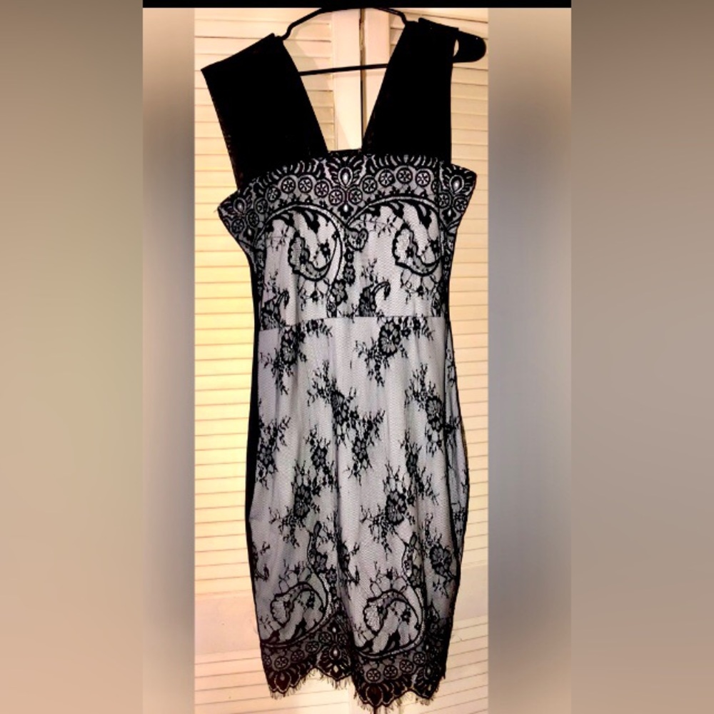 Unbranded white and black lace dress size xl